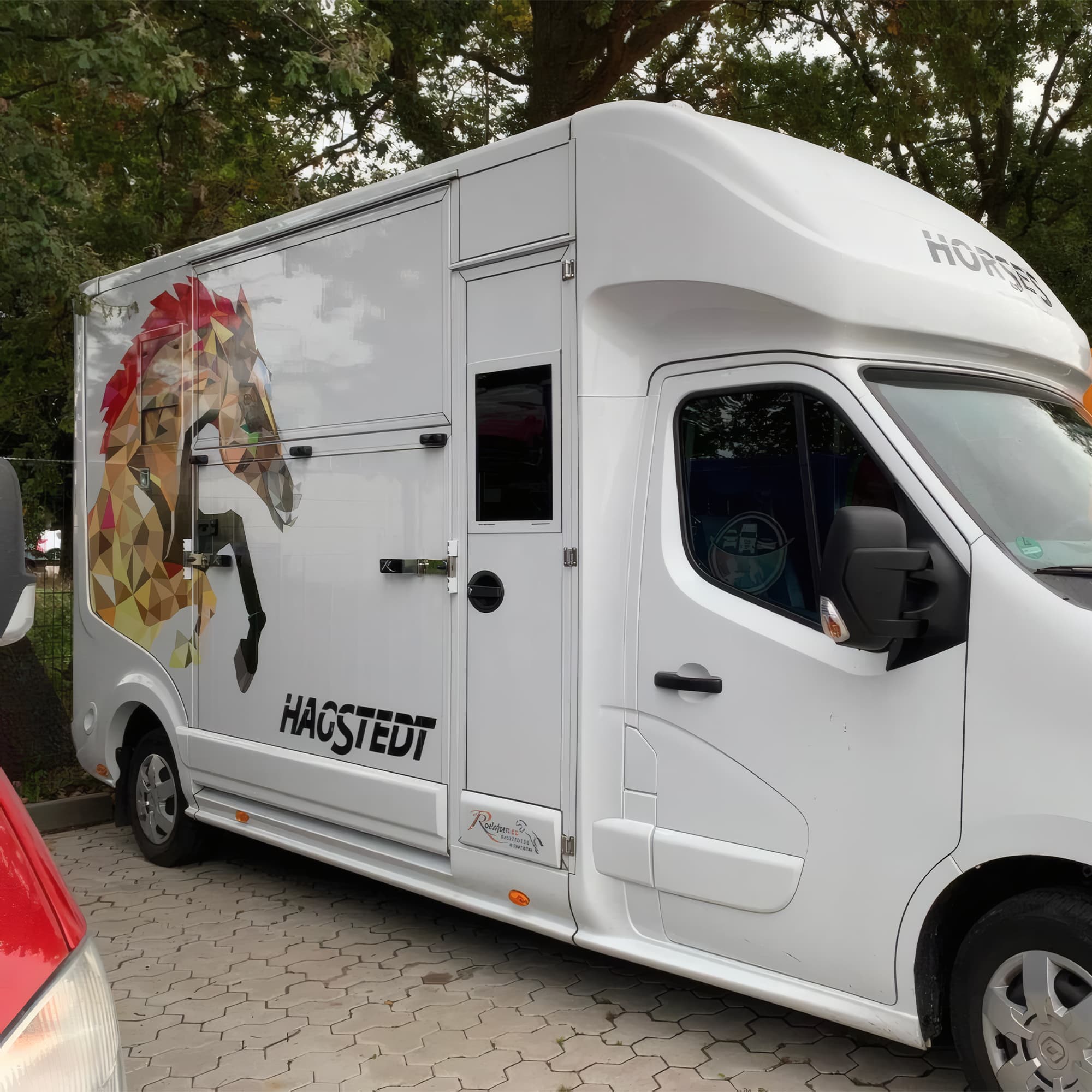 Fahrzeugveredelung Pferdetransporter