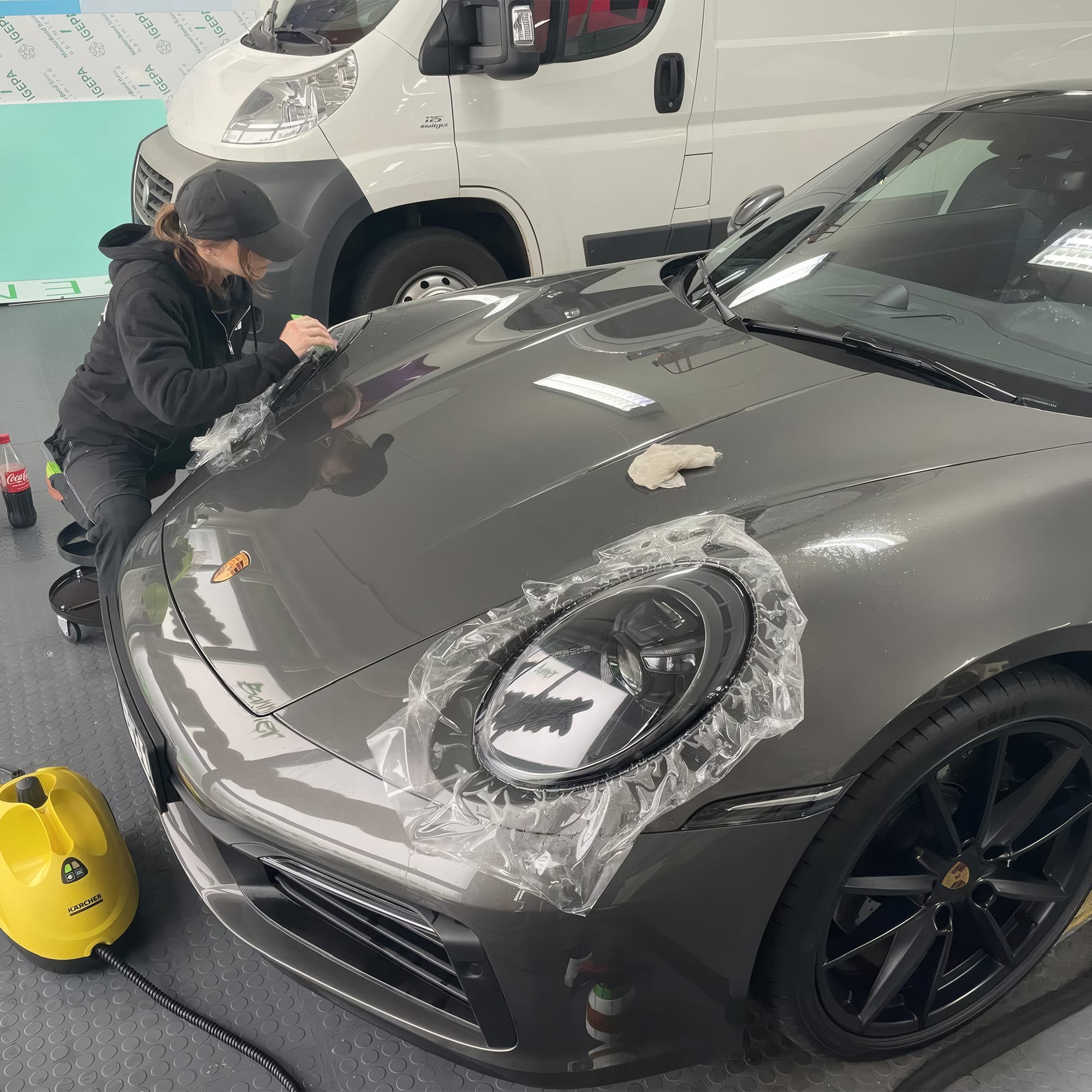 Auto bei Fahrzeugfolierung Grau